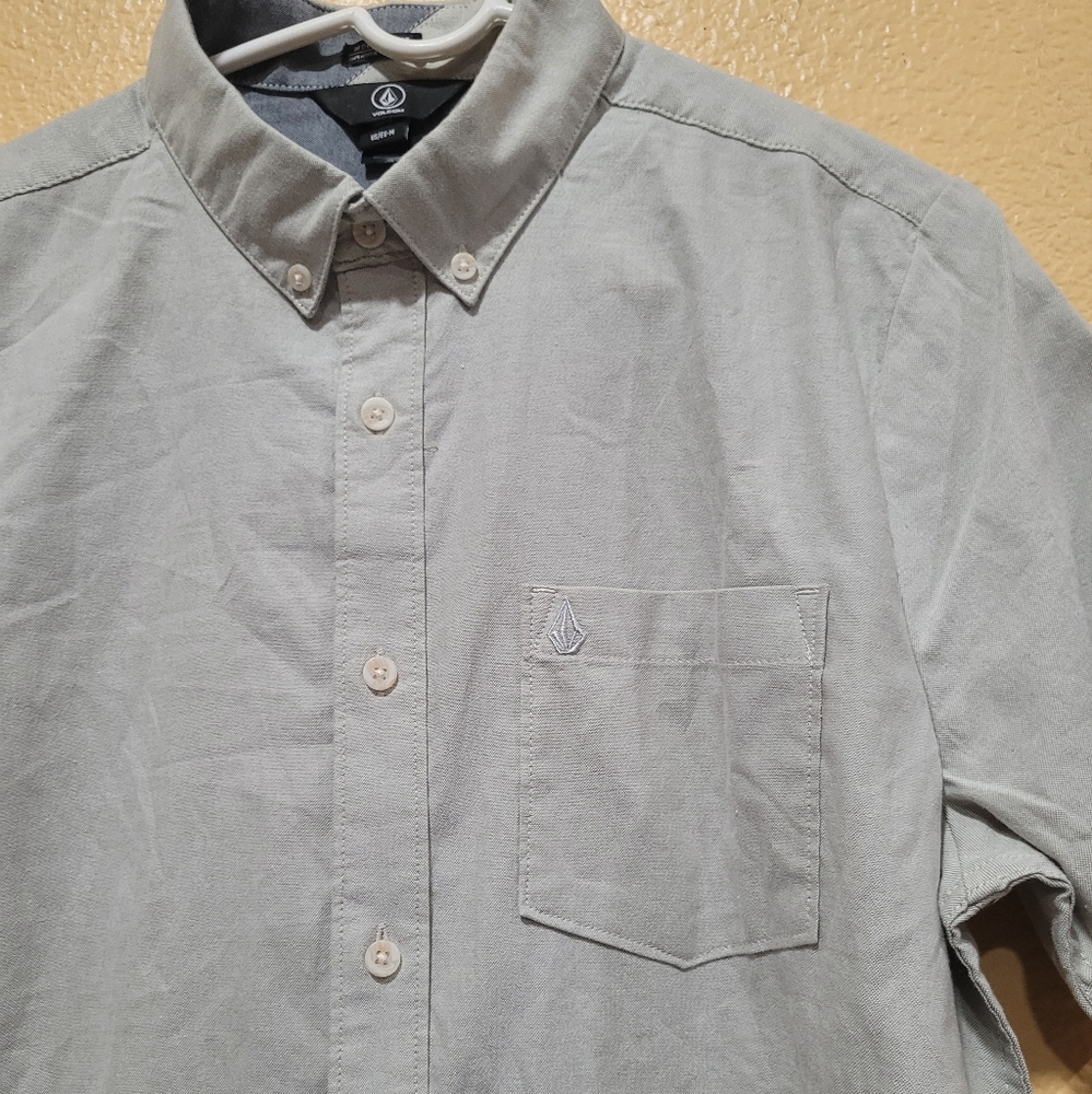 Volcom shirt - Picture 2 of 6